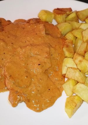 Una foto de Lomo en salsa de pimiento asado