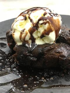 ব্রাউনি সিজলার (Brownie Sizzler recipe in Bengali) রেসিপির প্রধান ছবি