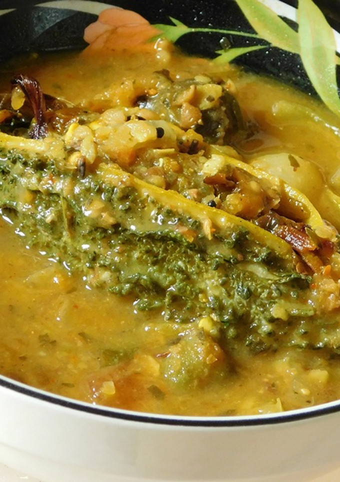 சுவையான சத்தான ஸ்டவ்ட் பாகற்காய், தக்காளி சாஸ்(stuffed bitter gourd in Tomato Sauce recipe in tamil) செய்முறை முக்கிய புகைப்படம்