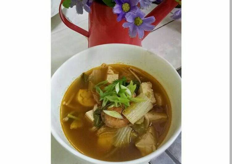 Langkah Mudah untuk Menyiapkan Tom yum seafood yang Bisa Manjain Lidah