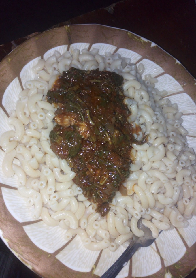 A picture of Macaroni with Spinach Soup.