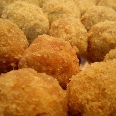 A picture of Rice Ladoo.