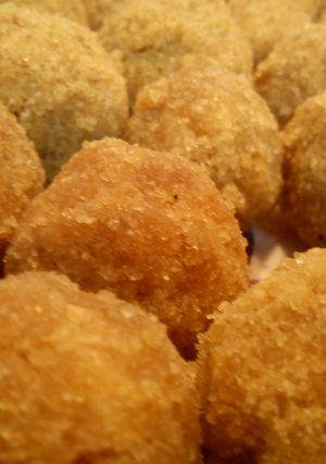 A picture of Rice Ladoo.