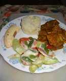 Arroz salteado, costilla en coco, ensalada y plátano asado