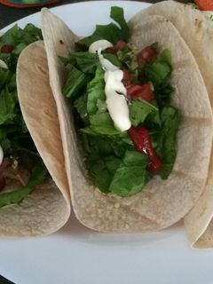 Una foto de Domingueando. Tacos rellenos de pechuga de pollo y champiñones