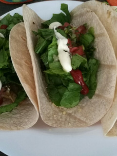 Una foto de Domingueando. Tacos rellenos de pechuga de pollo y champiñones