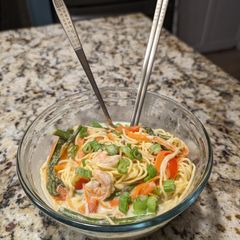 A picture of Green curry shrimp soup.