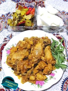 عکسی از دستور خوراک مرغ و قارچ و سیب زمینی