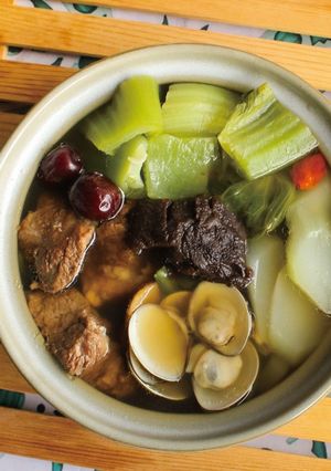 【老菜脯刈菜菜心排骨湯】小寒節氣燉湯，湯頭清爽順口 的食譜成品照片
