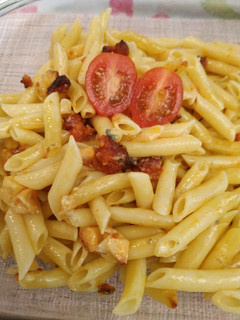 Una foto de Macarrones con sobrasada y quesos