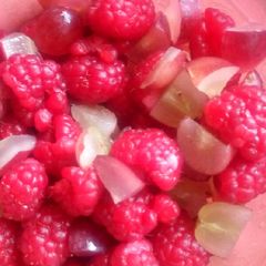 A picture of Grapes and Raspberry.