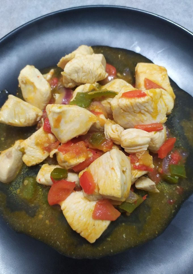 Una foto de Pollo con pimientos