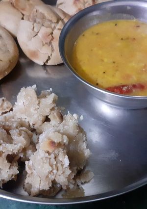 दाल बाटी (dal bati recipe in Hindi) रेसिपी मुख्य फोटो