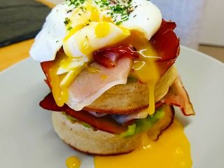 Smoked Ham & Minted Pea Crumpet Stack with Poached Egg