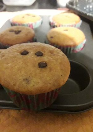 Una foto de Muffins de naranja y chips de chocolate