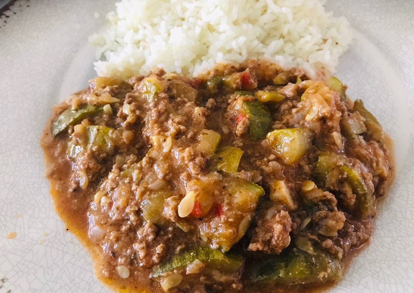 Guiso de carne molida y zapallitos