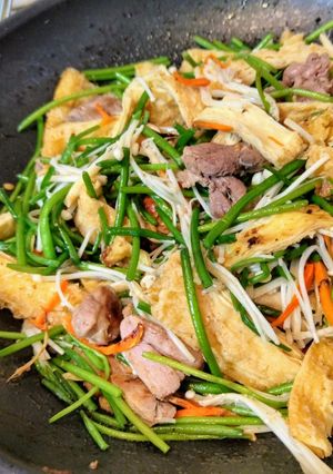 鴨肉腐皮炒水蓮 的食譜成品照片