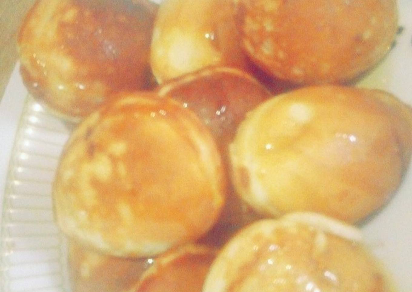 Pancakes are filled with Nutella and glazed with honey