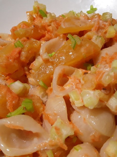 Una foto de Ensalada🥗 de pasta🍝 hawaiana🍍