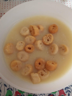 Una foto de Vichyssoise de manzanas fría