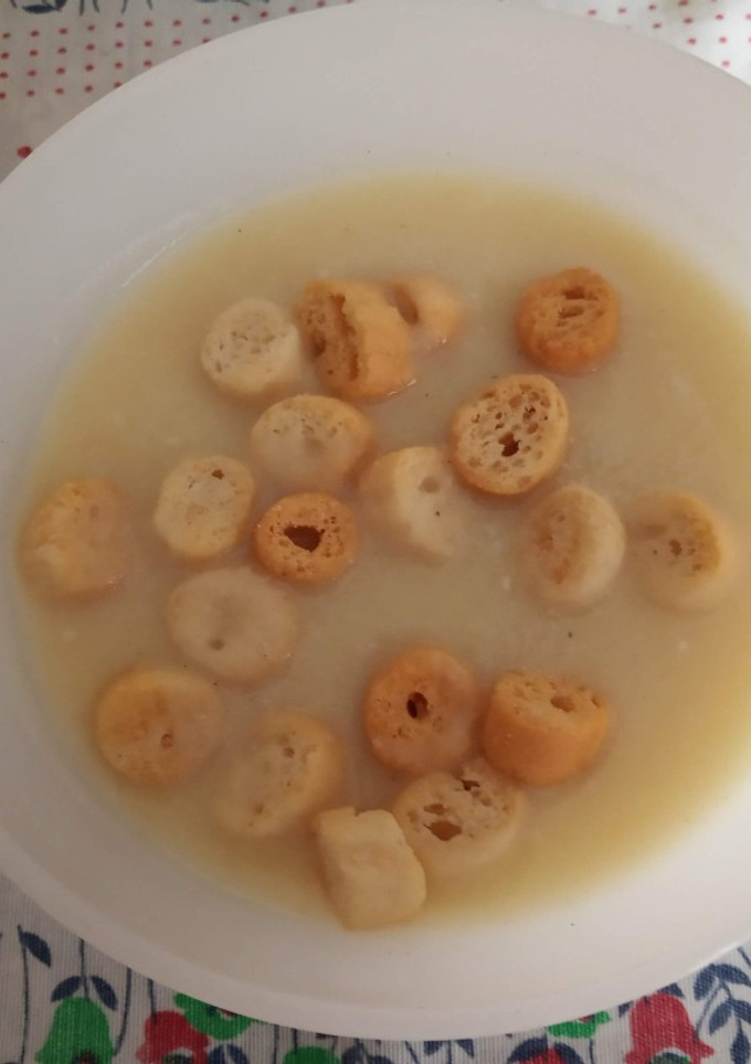 Una foto de Vichyssoise de manzanas fría