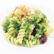 Fusilli con crema di piselli, rucola e croccante di parmigiano
