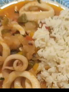 Una foto de Calamares en salsa