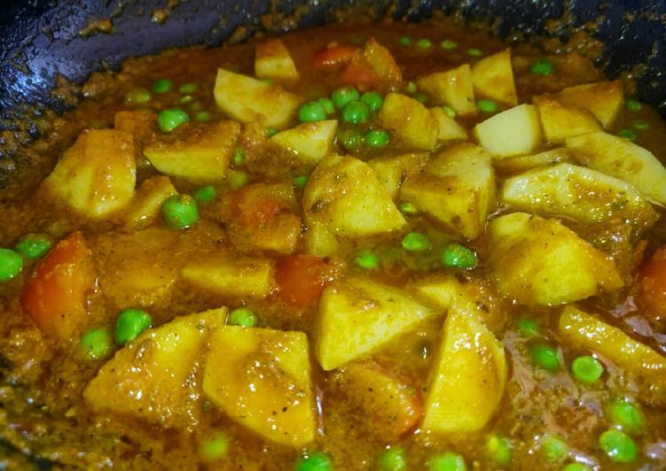 Potatoes Peas &amp; Tomato Curry