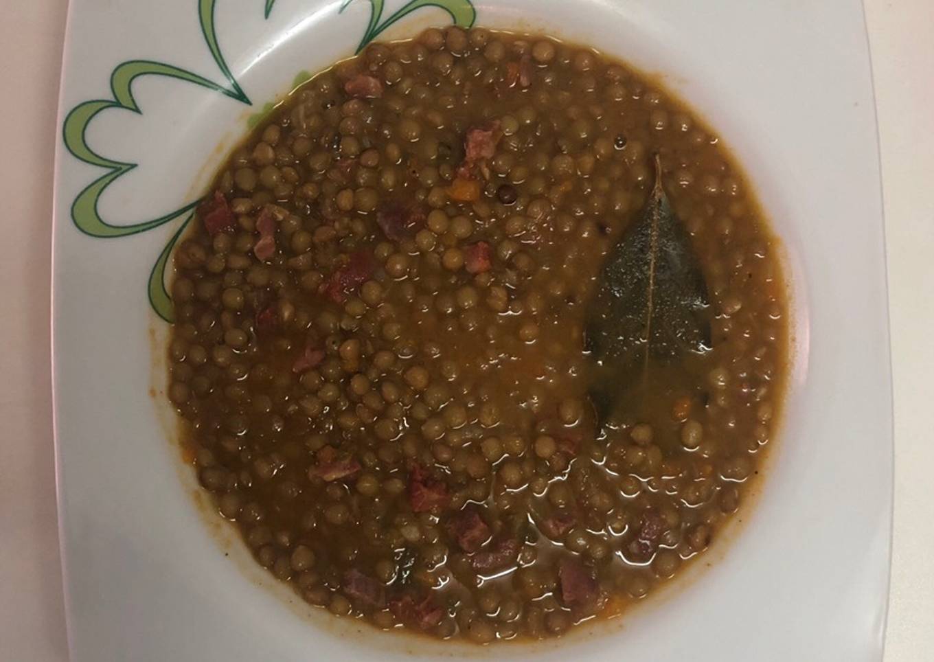 Lentejas con verduras, jamón y chorizo en Mambo