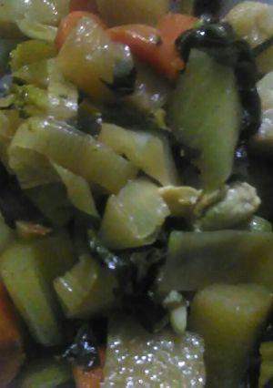 Una foto de Pollo con verduras estilo comida china