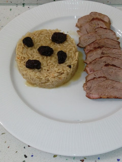 Una foto de Pato al cava con miel y arroz con arándanos