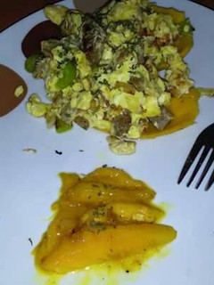 Una foto de Revoltillo en salsa de mango
