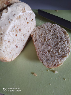Una foto de Pan de semillas esponjoso en panificadora