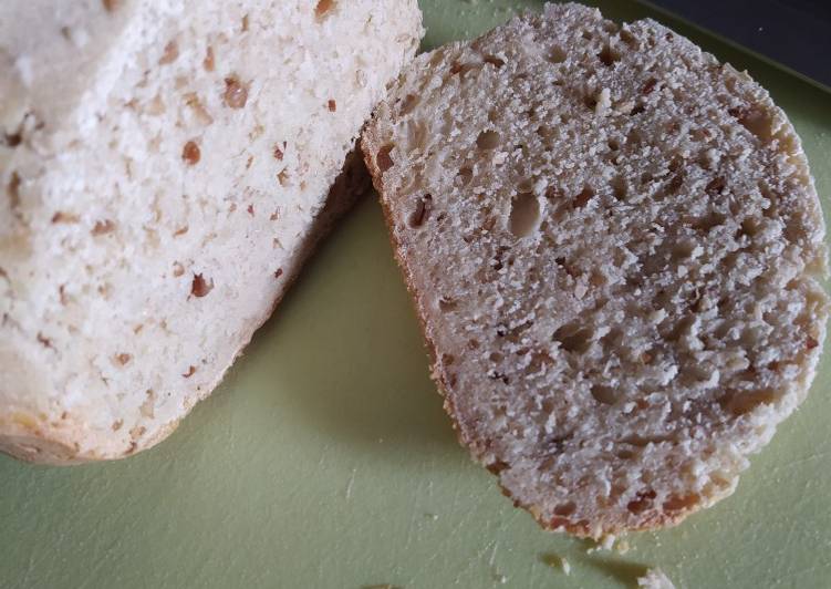 Pan de semillas esponjoso en panificadora