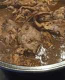 Conejo en salsa de chocolate
