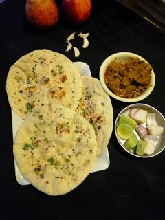 A picture of Tawa Garlic Butter Naan.