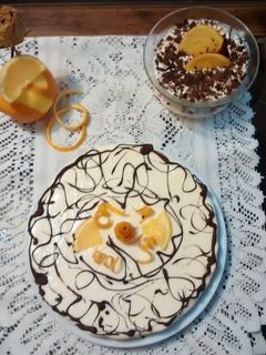 Una foto de Tarta "aromas de azahar" parfait de chocolate blanco y naranja. receta propia