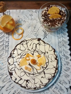 Una foto de Tarta "aromas de azahar" parfait de chocolate blanco y naranja. receta propia