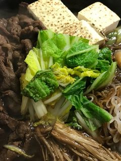 Una foto de Sukiyaki すき焼き (Kansai versión)