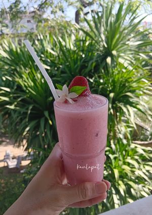 รูปของ สตอเบอร์รี่สมูทตี้ (วัตถุดิบ แค่ 3 อย่าง)