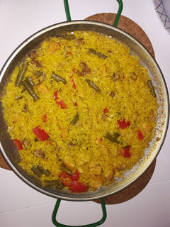 Una foto de Arroz amarillo con pollo