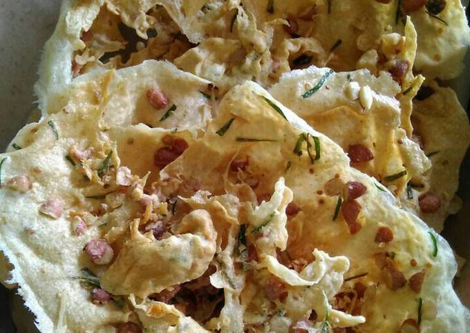 Resep Peyek kacang daun jeruk oleh Fitri Apriani Lestari - Cookpad