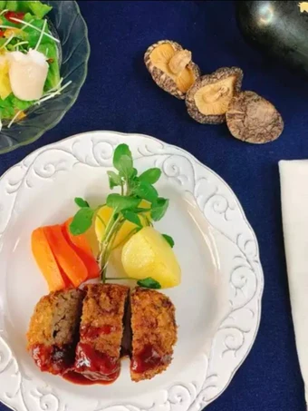 Easy Way Prepare Recipe Minced Meat Cutlet with Shiitake Powder Packed with Umami Taste that is Delicious, So Delicious}