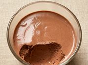 Una foto di budino al cacao