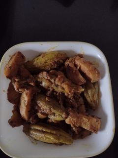 আলু পটলের ডালনা(Aloo potoler dalna recipe in Bengali) রেসিপির প্রধান ছবি