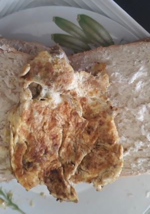 A picture of Bread and fried eggs.