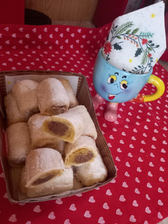 Mogyorós, omlós, leveles 🥐 recept fotója