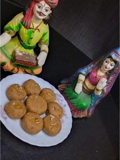 થાબડી પેંડા (Thabdi Penda Recipe In Gujarati) રેસીપી મુખ્ય ફોટો