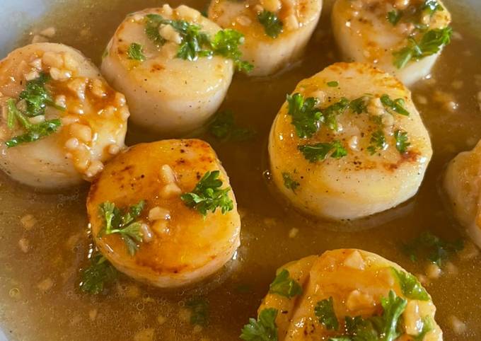 Pan Fried Scallops With Garlic & Lemon 🍋