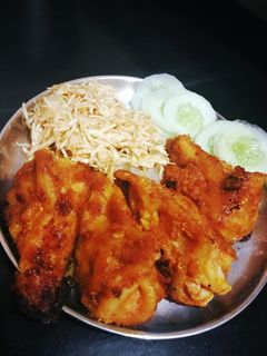 तंदुरी चिकन मोमोज (tandoori chicken momos recipe in marathi) रेसिपी चे मुख्य फोटो
